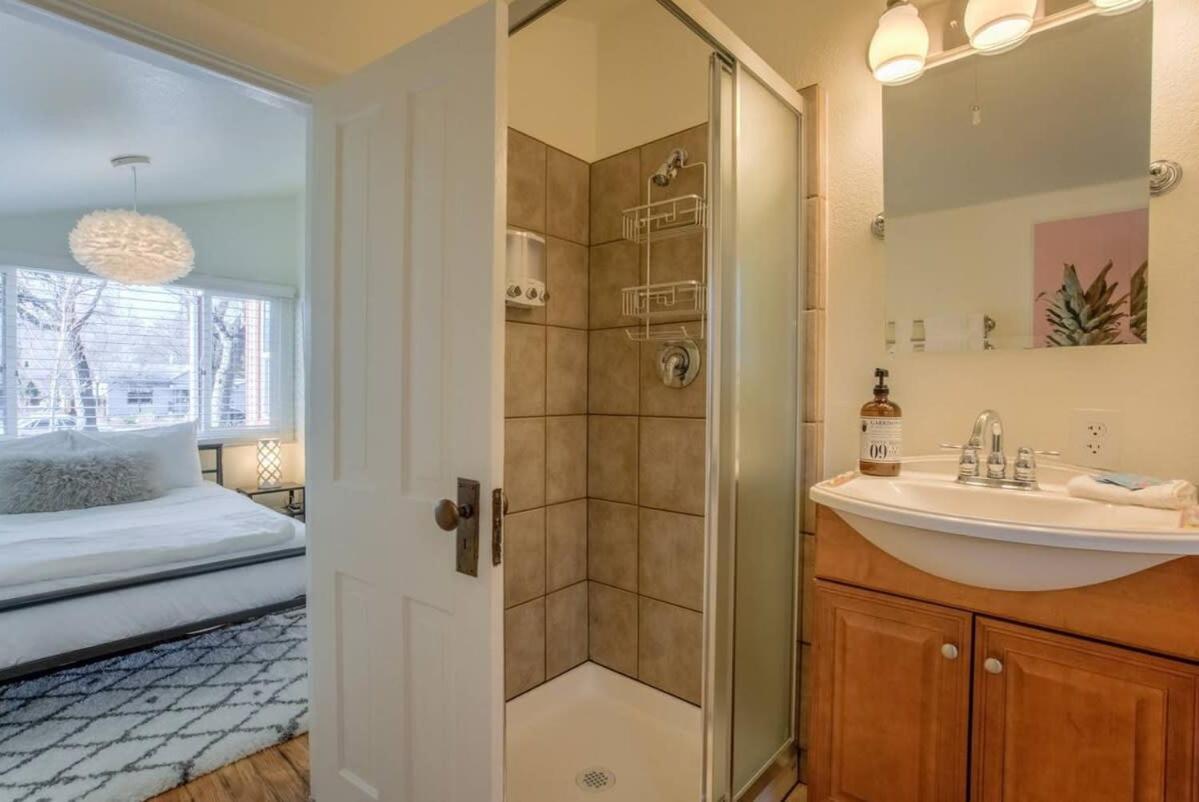 Вилла Vintage Tiny House Cute 1Bdrm Big Appeal Колорадо-Спрингс Экстерьер фото